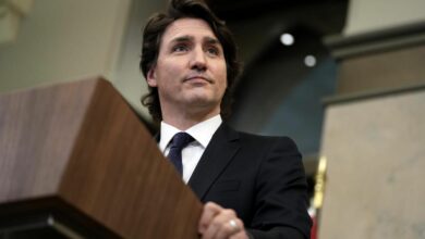تصویر از جاستین ترودو نخست وزیر کانادا قانون وضعیت اضطراری را ابطال می کند