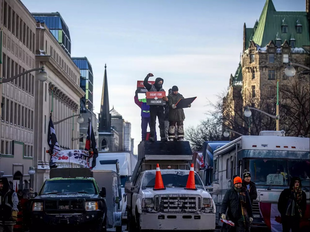 پلیس اتاوا 3 نفر را در اعتراضات راننده کامیون ها دستگیر کرد / نمایندگان شورای شهر خواستار حمایت پلیس سلطنتی هستند