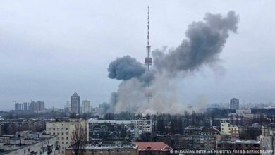 تصویر از پخش رادیو و تلویزیون اوکراین پس از اصابت موشک روسیه به برج تلویزیونی کی‌یف متوقف شد