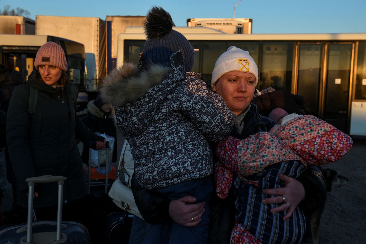 مقامات اوکراین: نیروهای روسیه اتوبوس های تخلیه غیرنظامیان را متوقف و نگه می‌دارند