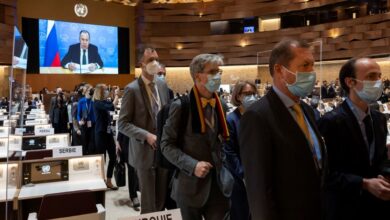 تصویر از دیپلمات ها در اعتراض به حضور لاوروف وزیر خارجه روسیه در سازمان ملل از جلسه خارج شدند