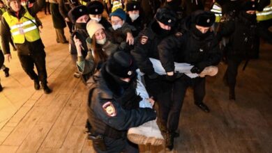 تصویر از تظاهرات ضد جنگ در شهرهای مسکو و سن‌پترزبورگ/ ده‌ها تن دستگیر شدند