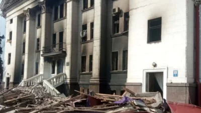 مقام‌های اوکراینی می‌گویند 300 نفر در حمله هوایی روسیه به سالن تئاتر ماریوپل کشته شده‌اند