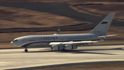 هواپیمای روسی برای انتقال دیپلمات‌های اخراج شده روسیه به اتهام جاسوسی در آمریکا فرود آمد
