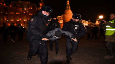 تظاهرات علیه جنگ در شهرهای مسکو و سن‌پترزبورگ/ ده‌ها تن دستگیر شدند