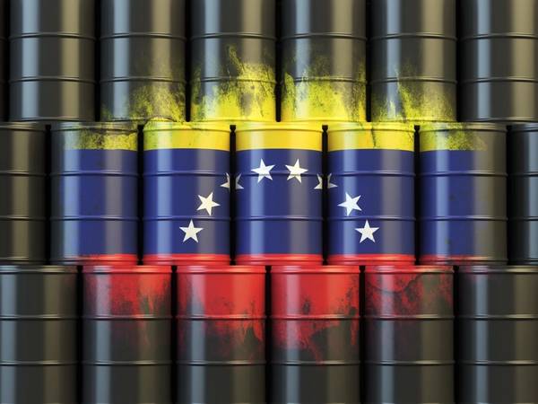 آمریکا در حال بررسی کاهش تحریم های ونزوئلا برای منزوی ساختن روسیه و افزایش تولید نفت است