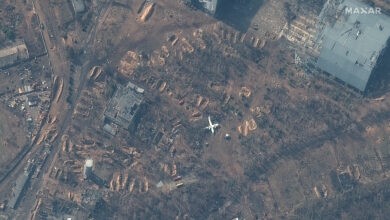 تصویر از تصاویر ماهواره‌ای حاکی از عقب نشینی ارتش روسیه از فرودگاه هاستومل به خارج از کی‌یف است
