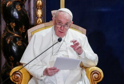 پاپ فرانسیس برای اولین بار از پوتین در مورد حمله به اوکراین انتقاد کرد و سفر به کی‌یف را در نظر می‌گیرد