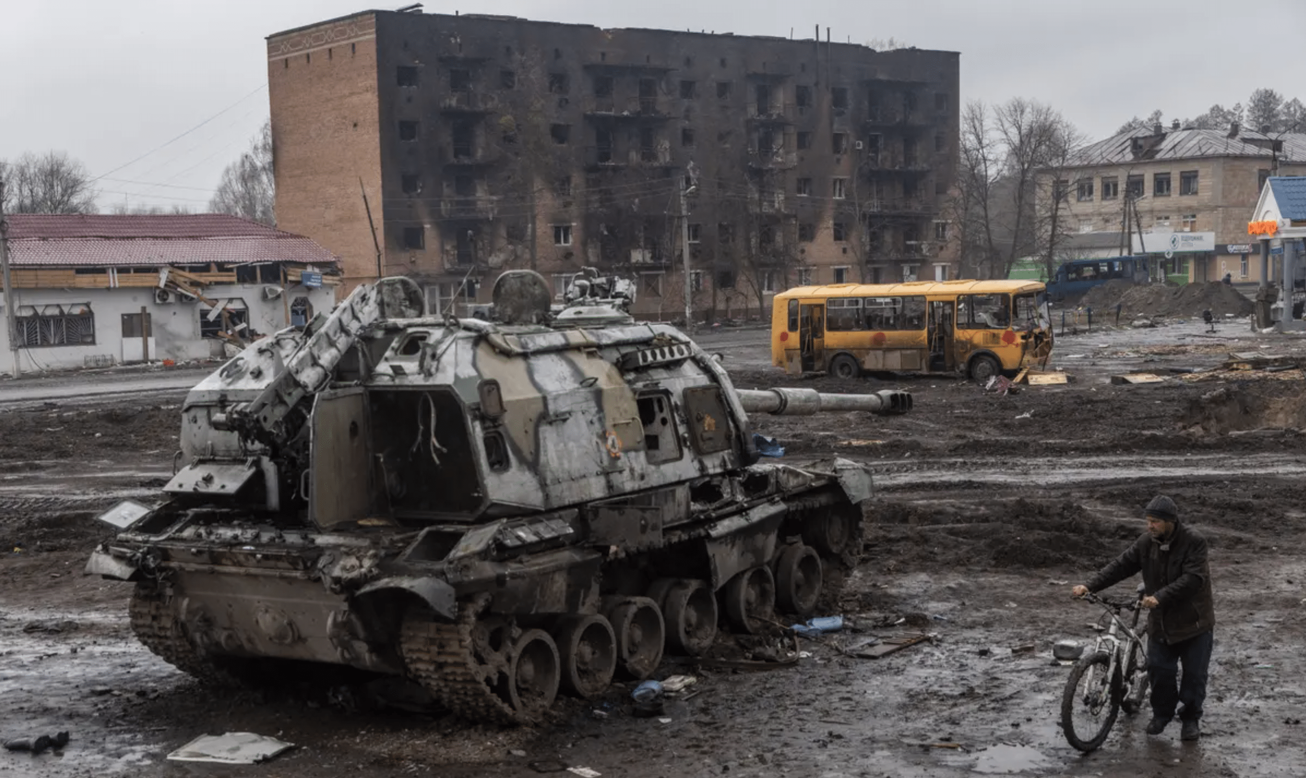 فصل گل و لای در اوکراین تانک های روسی را در باتلاق گرفتار کرده است