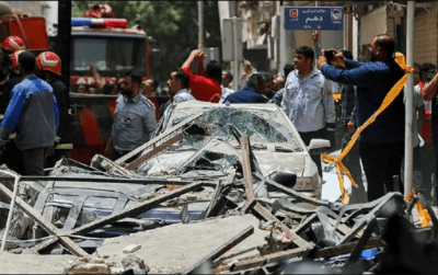 پلیس ضد شورش در آبادان جمعیت خشمگین و داغدار فاجعه متروپل را با گاز اشک آور و شلیک تیر متفرق کرد