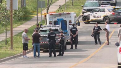تصویر از چندین مدرسه در تورنتو در پی شلیک پلیس به یک مرد مسلح منع آمدوشد برقرار کردند