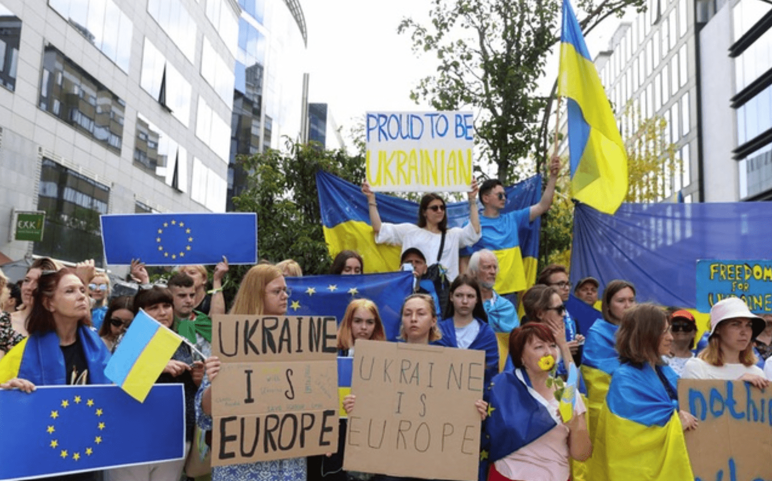 اتحادیه اروپا در «لحظه ای تاریخی» عنوان نامزدی عضویت را به اوکراین اعطا کرد