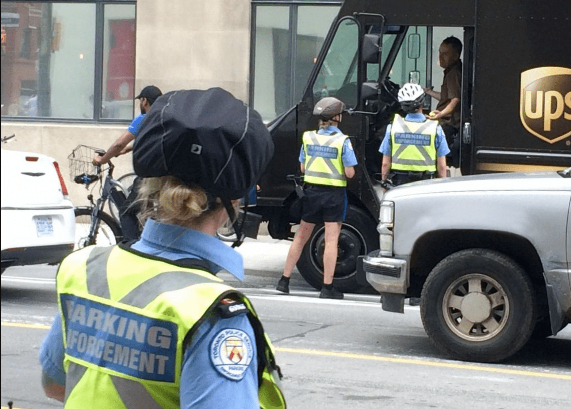 طرح ضربتی ترافیک و مقررات منع پارک در ساعات شلوغی در شهر تورنتو اجرا می‌شود