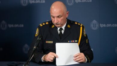تصویر از رئیس پلیس تورنتو پس از انتشار داده هایی که نشان می دهد شهروندان رنگین پوست بیشتر هدف برخوردهای خشن پلیس قرار گرفته اند گفت اقدامات اصلاحی انجام می دهد