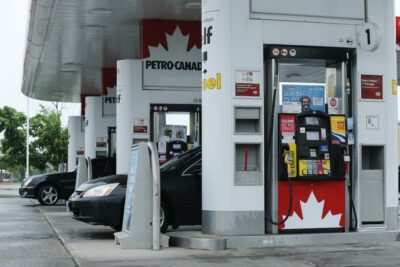 قیمت بنزین در انتاریو از روز جمعه به میزان قابل ملاحظه ای کاهش خواهد یافت