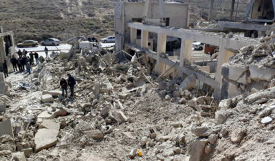 حمله هوایی اسرائیل به جنوب دمشق منجر به کشته شدن سه سرباز و انهدام یک انبار تسلیحات ایران شد