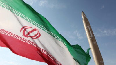 سناتورهای آمریکا خواستار تمدید تحریم‌های انرژی ایران با وجود پیشرفت در توافق هسته‌ای شدند
