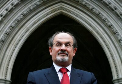 روزنامه های تندرو ایران وابسته به حکومت آخوندی مهاجم سلمان رشدی را تحسین کردند