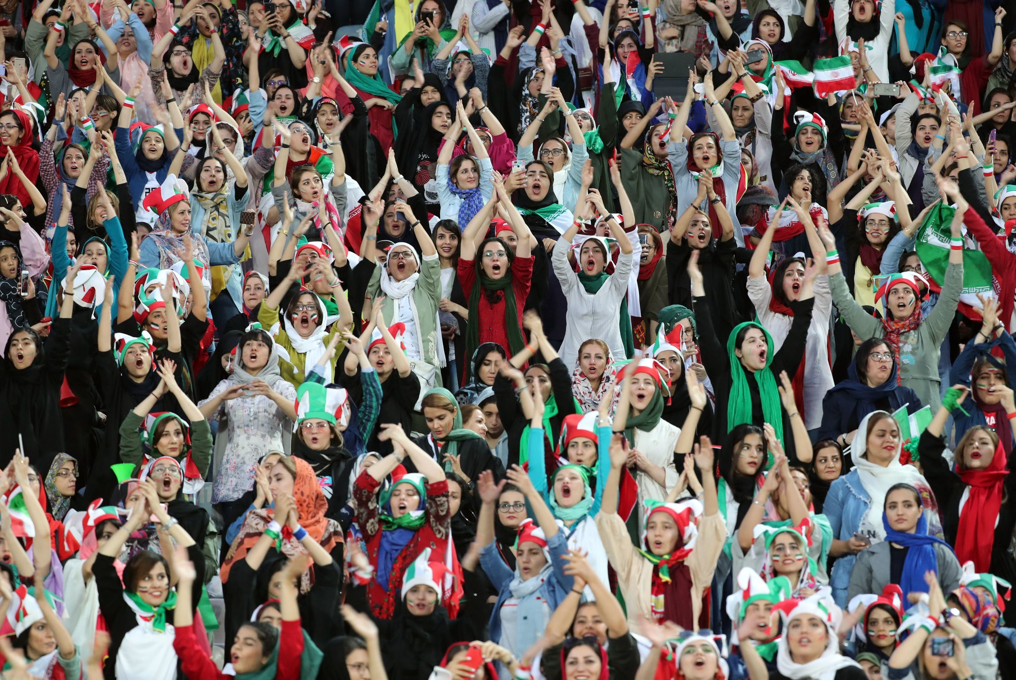 حضور زنان برای تماشای بازی فوتبال بازی استقلال و مس کرمان مجاز شد