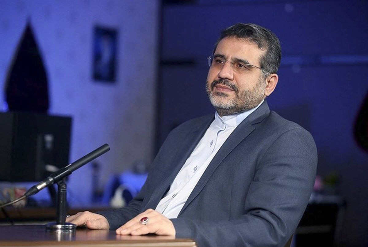وزیر ارشاد ایران گفت با نمایش فیلم‌ها بدون مجوز در خارج برخورد قانوني خواهد شد