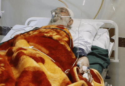 علی خامنه‌ای رهبر تندرو جمهوری اسلامی ایران در بستر بیماری با مرگ دست و پنجه نرم می‌کند