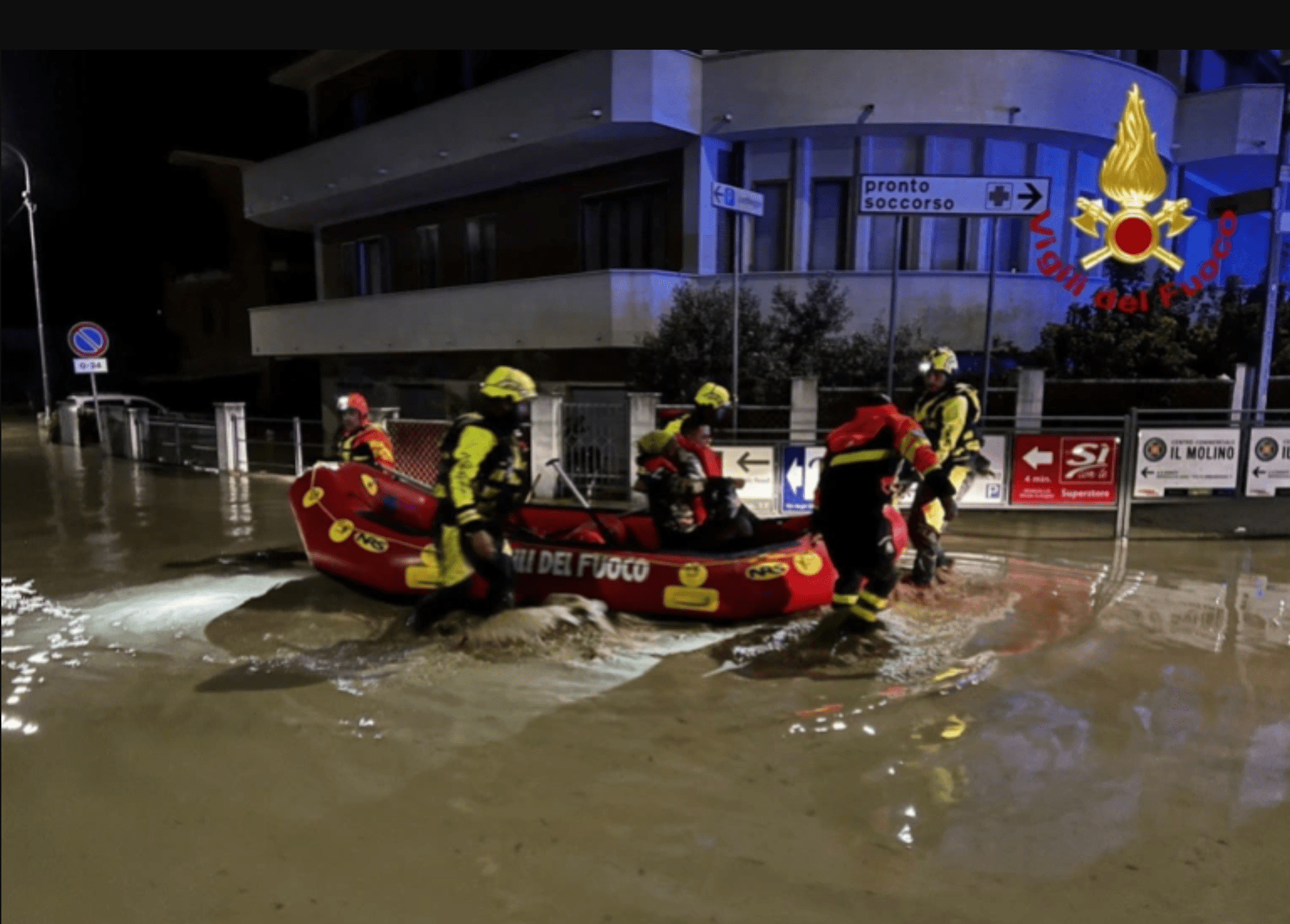 سیل ناگهانی بر اثر بارش شدید باران در شرق ایتالیا جان 10 نفر را گرفت