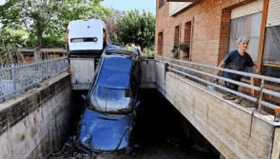 سیل ناگهانی بر اثر بارش شدید باران در شرق ایتالیا جان 10 نفر را گرفت