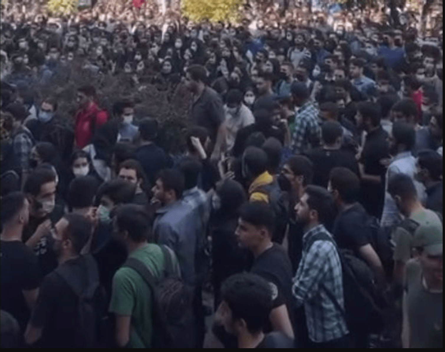 تداوم اعتراضات در ایران به مرگ مهسا امینی از دانشگاهیان تهرانی تا کسبه کرد