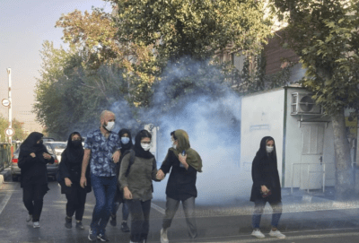 اعتراضات سراسری ایران در شامگاه یکشنبه به شهرهای جدیدتری گسترش یافت