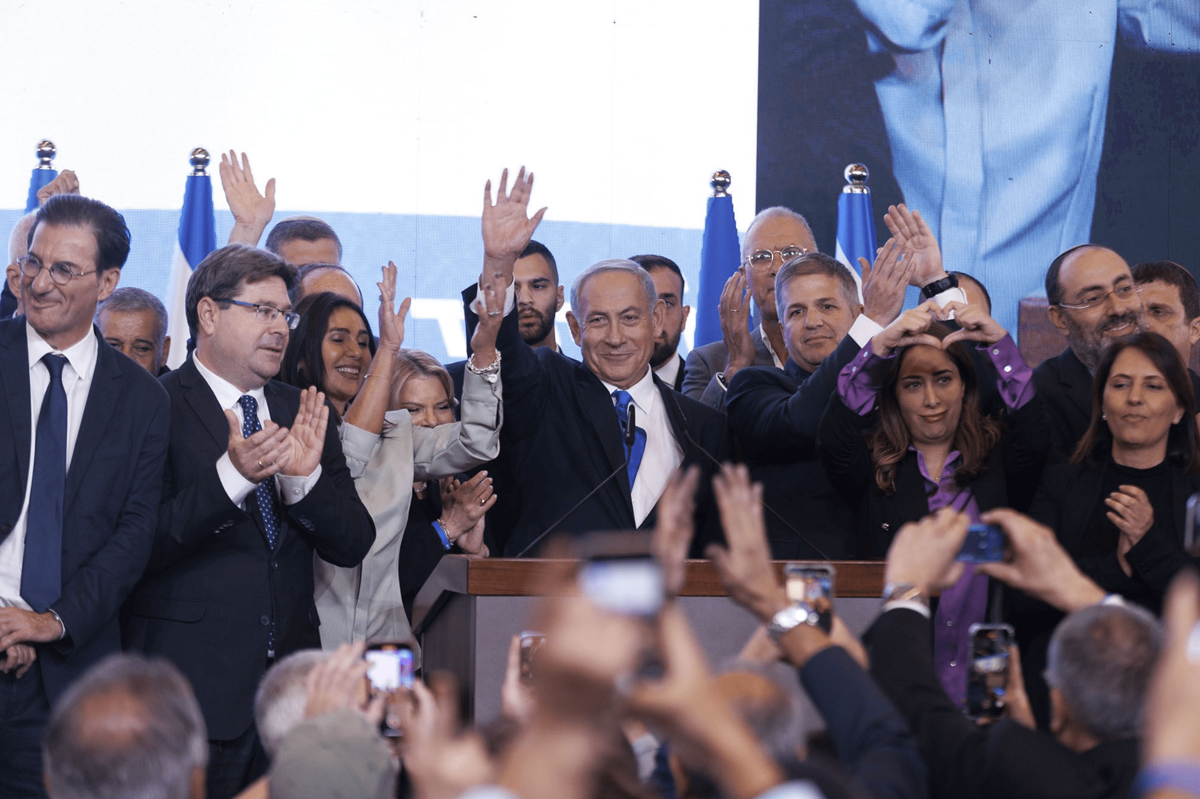 بنیامین نتانیاهو به قدرت بازگشت: یاییر لاپید شکست در انتخابات را پذیرفت