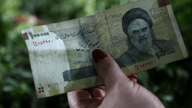تصویر از در میان ناآرامی‌ها و تحریم‌ها، ارزش ریال ایران به پایین‌ترین ‌حد خود رسید