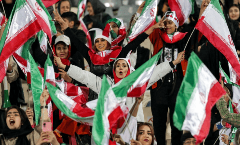تصویر از زنان مزدور جمهوری اسلامی به تماشای بازی دوستانه فوتبال روسیه رفتند