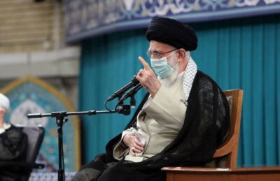 خامنه‌ای، فرمانده در گل وامانده بر سر دوراهی و سقوط