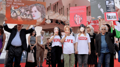 جشنواره فیلم ونیز: حضور سینماگران در «فلش ماب» جشنواره ونیز برای حمایت از مردم ایران