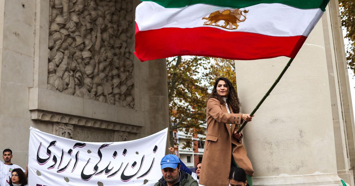 انقلاب مردم ایران با اعتراضات و اعتصابات سراسری گسترده به پیروزی می‌رسد