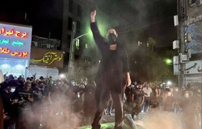 انقلاب مردم ایران با اعتراضات و اعتصابات سراسری گسترده به پیروزی می‌رسد