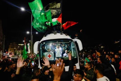 حماس 17 گروگان دیگر را در سومین روز آتش بس اسرائیل و غزه آزاد کرد