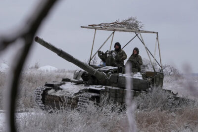 کاخ سفید و سنا برای رسیدن به یک توافق مرزی با کمک اوکراین در حال رقابت هستند