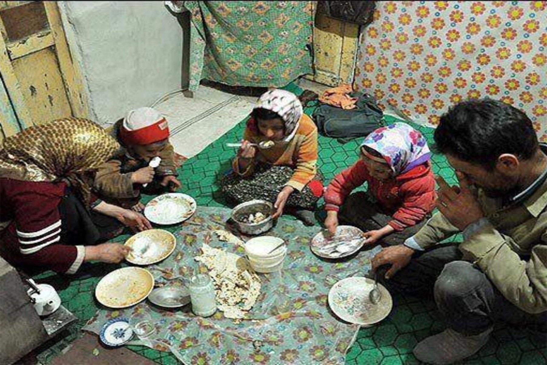 بانک جهانی در گزارشی اعلام کرد که چهل درصد ایرانیان در معرض فقیر شدن‌ هستند