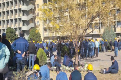 هزاران کارگر فولاد ذوب آهن اصفهان اعتصاب کردند