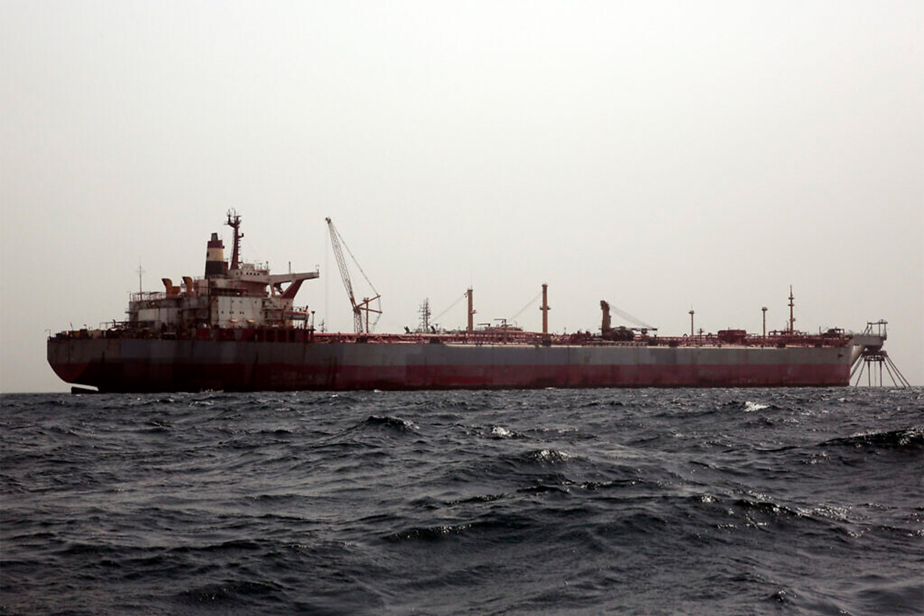 گروه شبه نظامی حوثی می گوید دو کشتی اسرائیلی را در دریای سرخ هدف قرار داده است