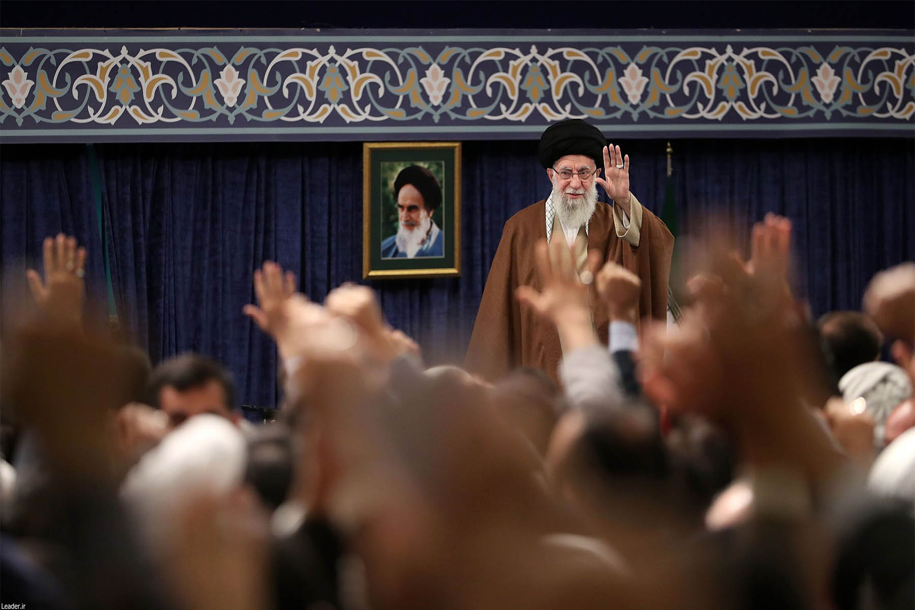 خامنه‌ای مدعی شد که مشکلات اقتصادی به دلیل این است که مردم در صحنه حضور نداشته‌اند