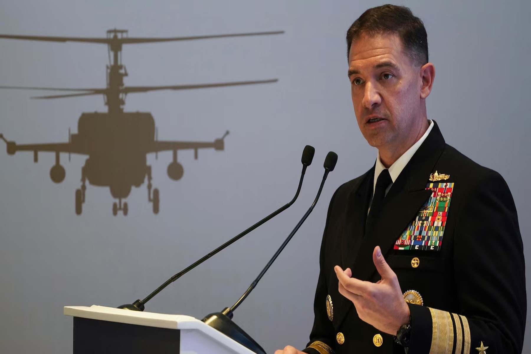 فرمانده نیروی دریایی آمریکا در خاورمیانه: جمهوری اسلامی مستقیماً در حملات حوثی‌ها دخالت دارد