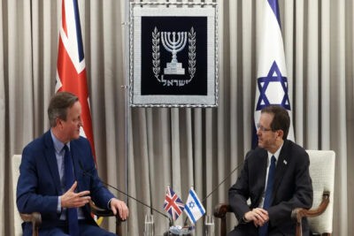دیوید کامرون می گوید که بریتانیا در حال بررسی به رسمیت شناختن کشور فلسطین است
