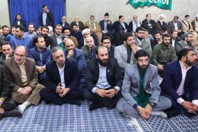 خامنه‌ای در جمع مداحان: در برابر مخالفان انتخابات سینه سپر کنید