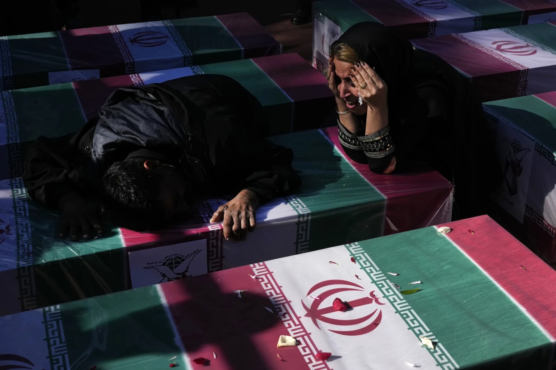 ایران عزادار کشته شدگان انفجارهای انتحاری داعش است