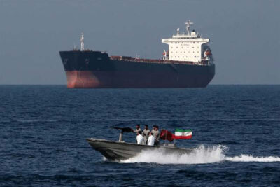 نیروی دریایی جمهوری اسلامی از توقیف یک نفتکش در سواحل عمان خبر داد