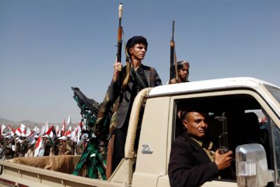 حملات شورشیان یمنی، موشک مظنون حوثی ها به کشتی در خلیج عدن اصابت کرد
