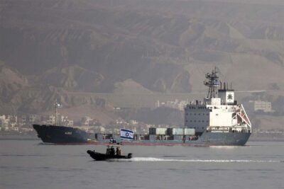 حملات شورشیان یمنی، موشک مظنون حوثی ها به کشتی در خلیج عدن اصابت کرد