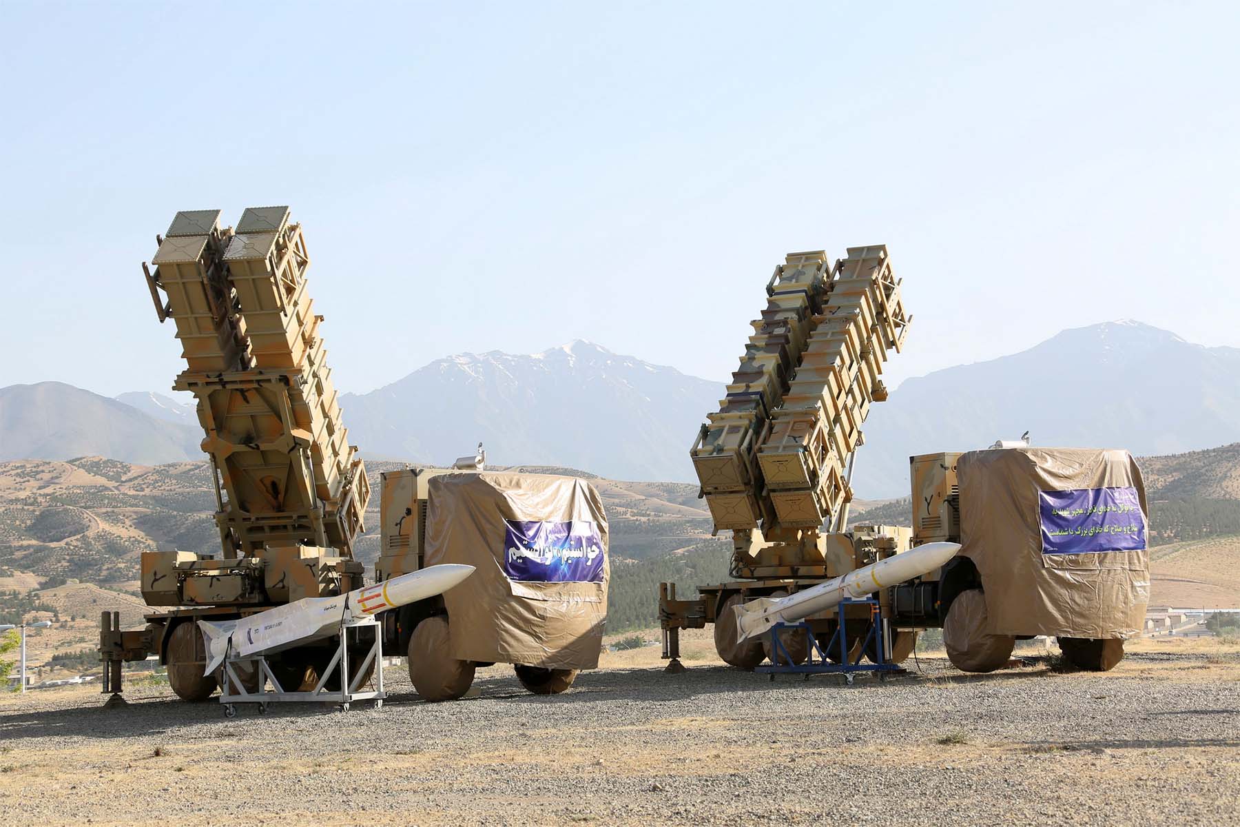 ایرنا: همزمان با افزایش درگیری ها، جمهوری اسلامی از تسلیحات دفاع هوایی جدید رونمایی می‌کند 